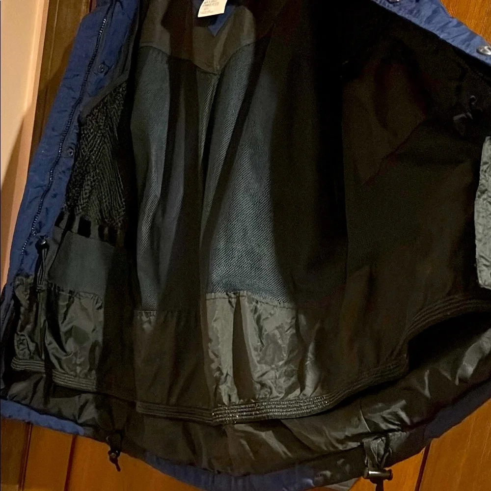 The North Face Blue and Black Ski Jacket Weather-Resistant men’s small  Bin#11A